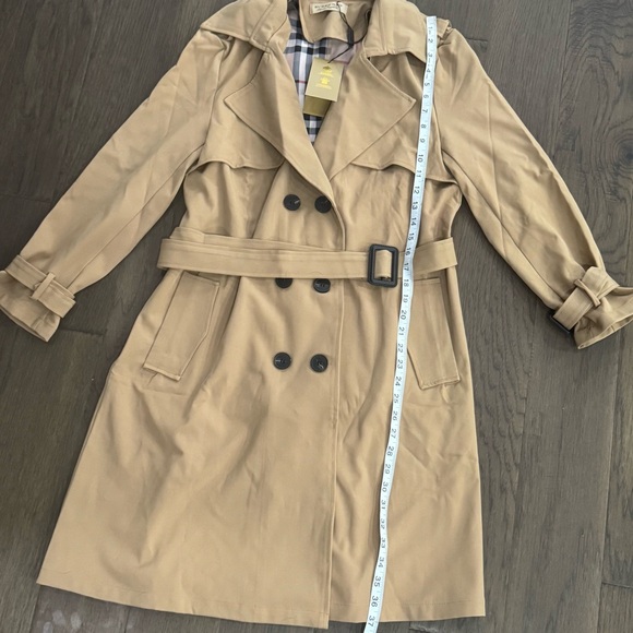 Burberry Classic Tan Trench Coat - Picture 10 of 13
